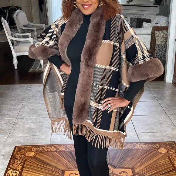 NWT Original, USA, gorgeous multicolor faux fur wrap. One size fits all. - Picture 7 of 17